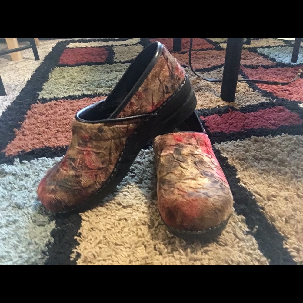 Beautiful NWOB crushed velvet Sanita Clogs.